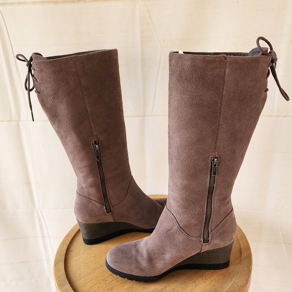 UGG Women's Dawna Suede Wedge Boots - Brown - Picture 10 of 14